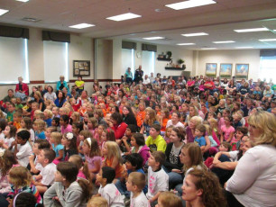 The Big Balloon Show packs the local public library!