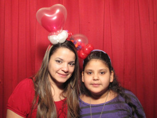 Families love the Holiday Balloon Art by Smarty Pants