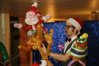 Smarty Pants Presents the Big Balloon Show for Holiday Season
