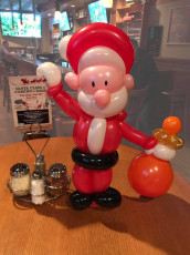 Cute Santa Claus Balloon Sculpture by Smarty Pants