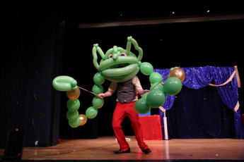 Smarty Pants Goes Martian for the Big Balloon Show!