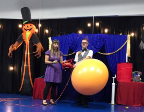 Smarty Pants Halloween Big Balloon Show