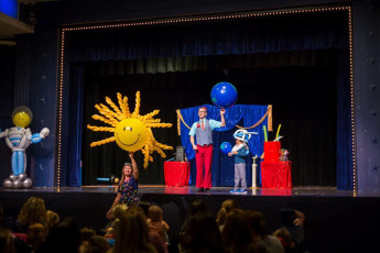 The Big Balloon Show goes into outer space!