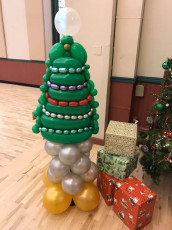 A balloon Christmas tree
